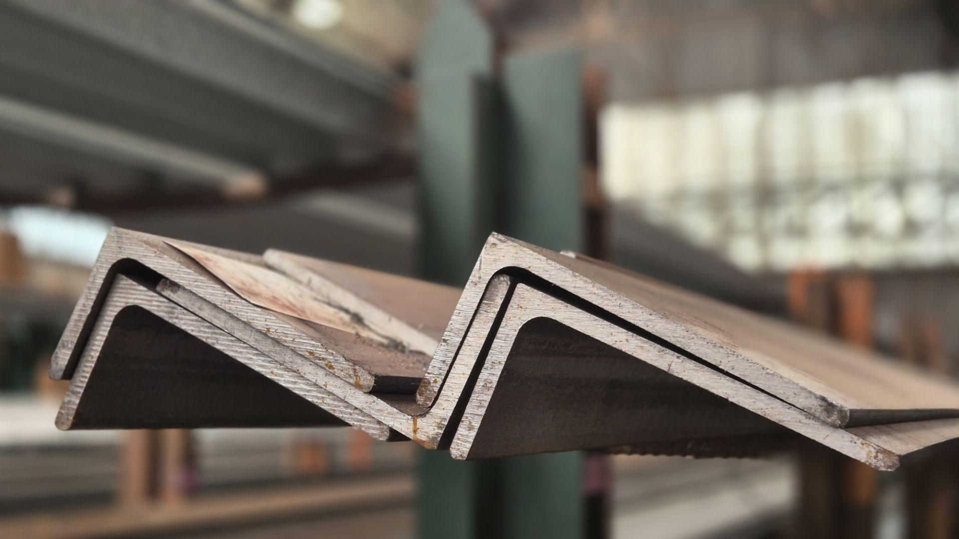 Image de la catégorie Cornière inégale en acier laminé à chaud